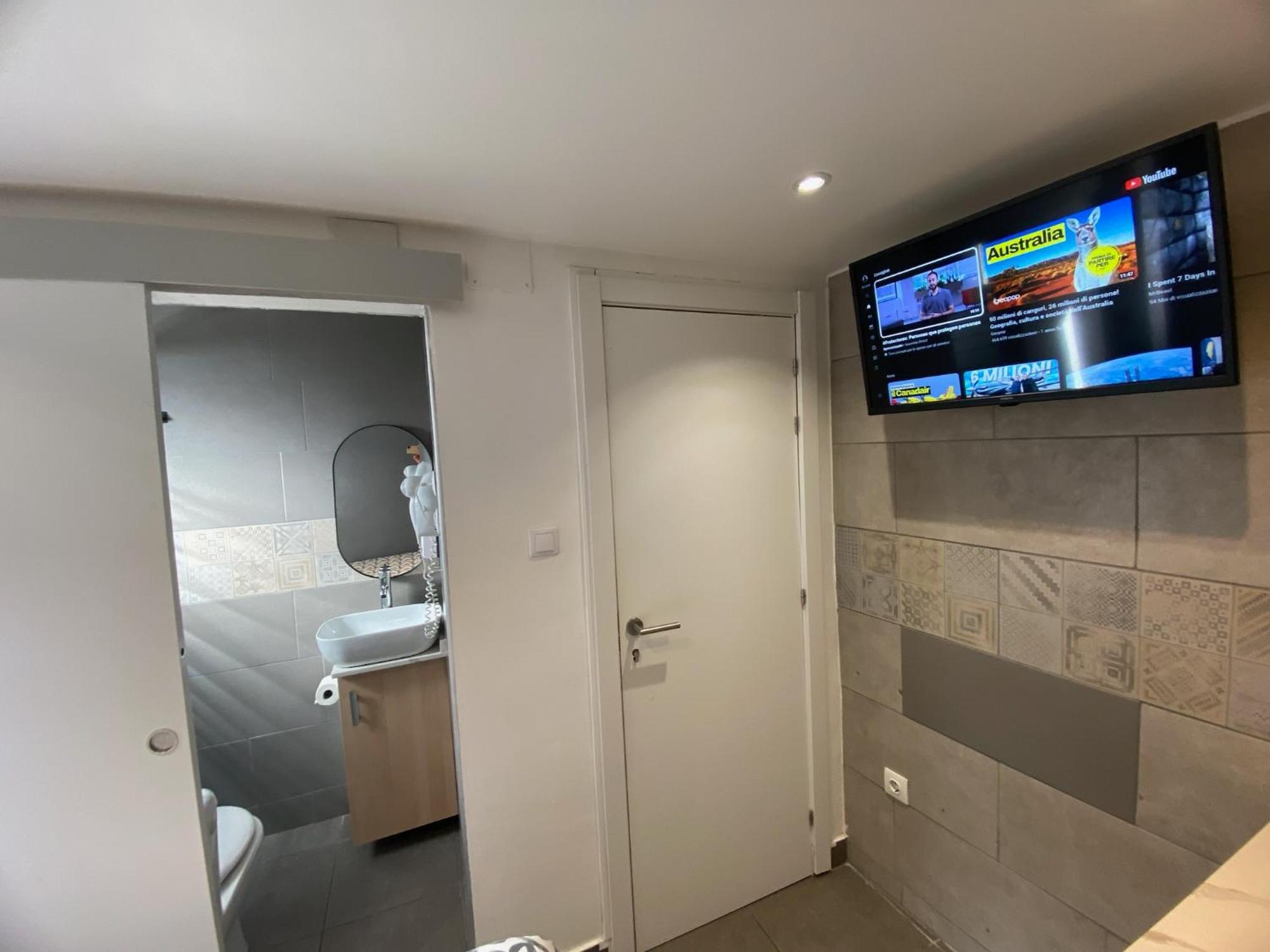 Suites Nuevas Con Bano Privado Frente Al Metro St Mwc Barcelona-Fira L'Hospitalet de Llobregat Eksteriør billede