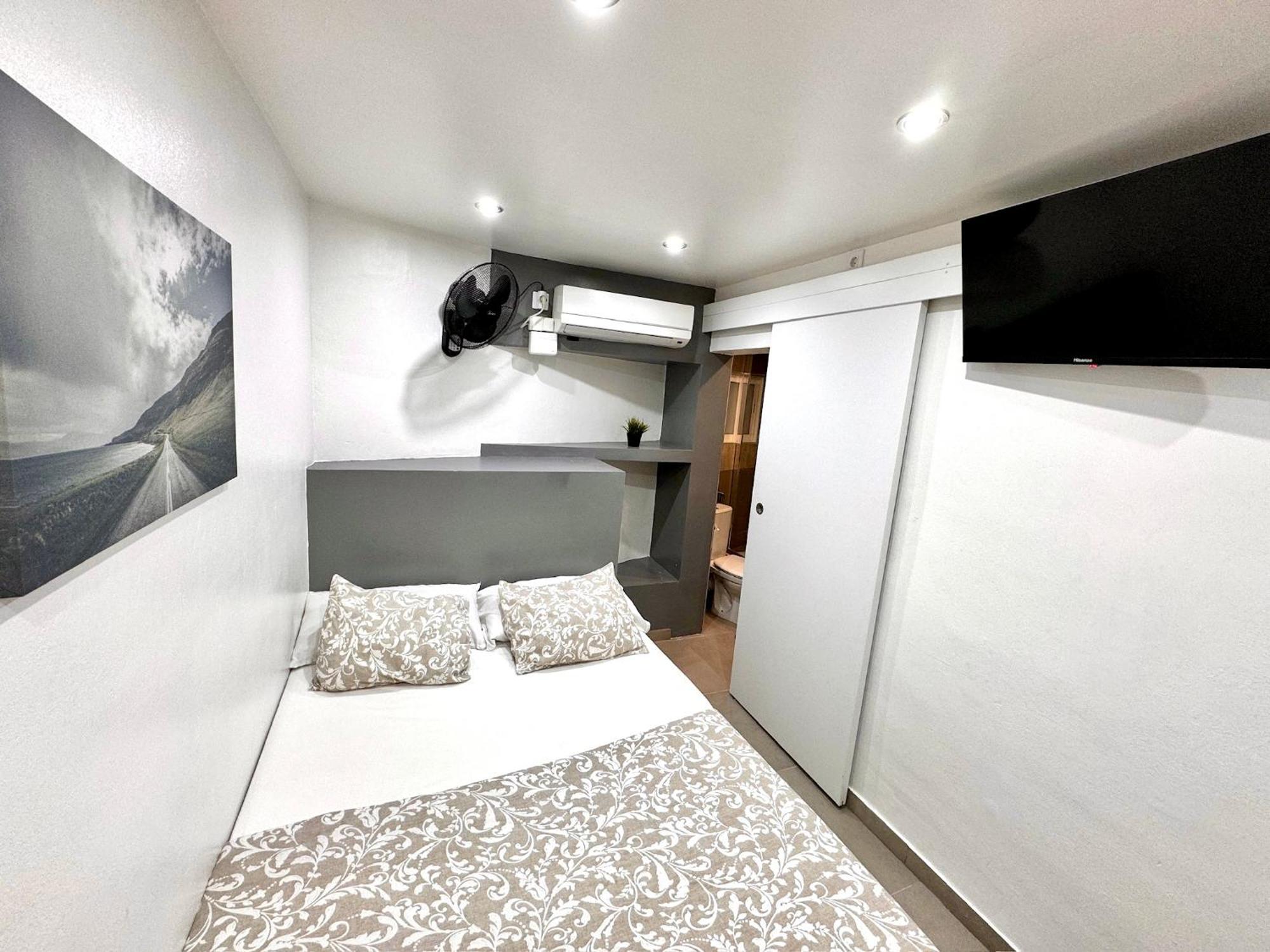 Suites Nuevas Con Bano Privado Frente Al Metro St Mwc Barcelona-Fira L'Hospitalet de Llobregat Eksteriør billede