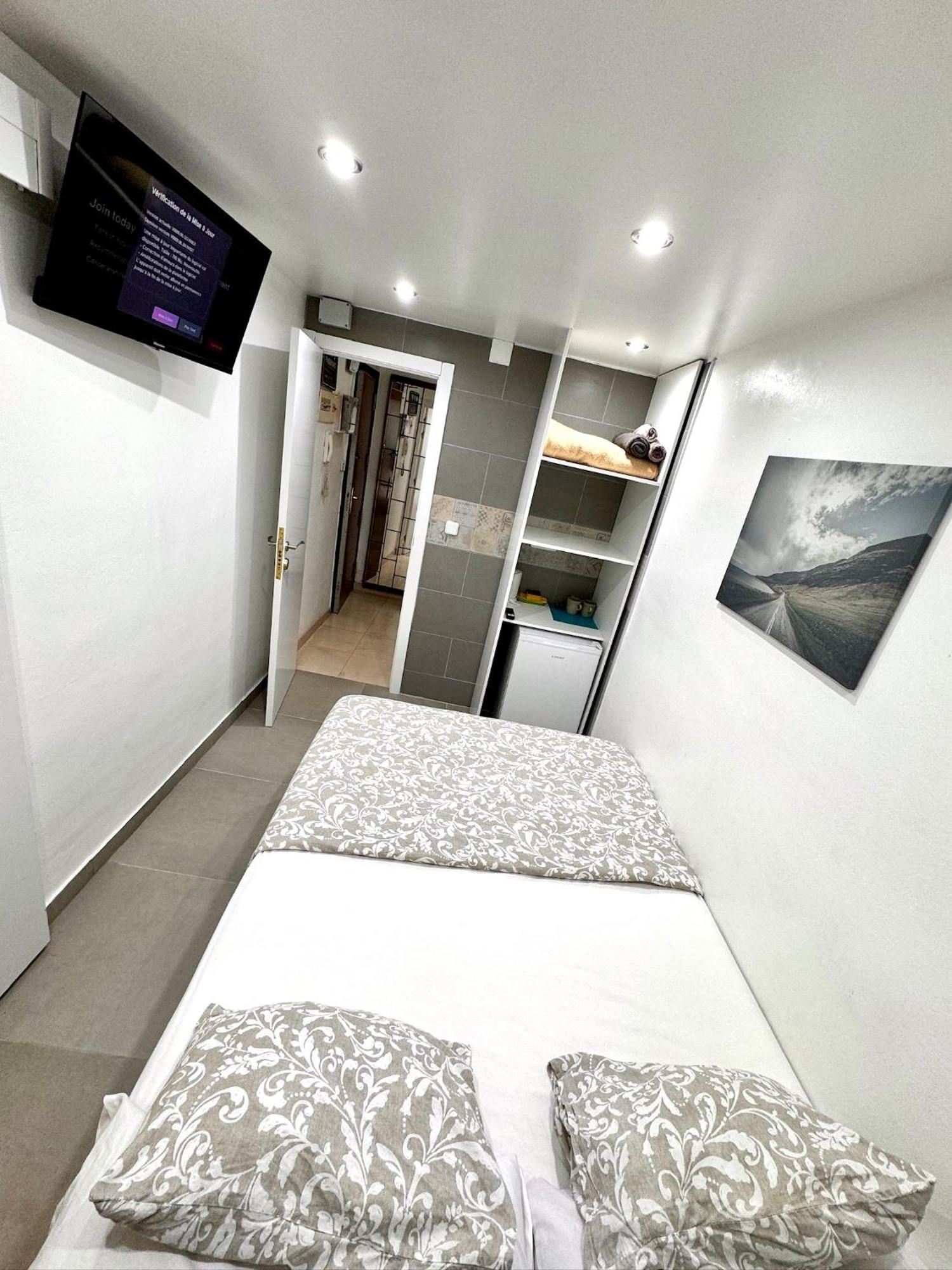 Suites Nuevas Con Bano Privado Frente Al Metro St Mwc Barcelona-Fira L'Hospitalet de Llobregat Eksteriør billede