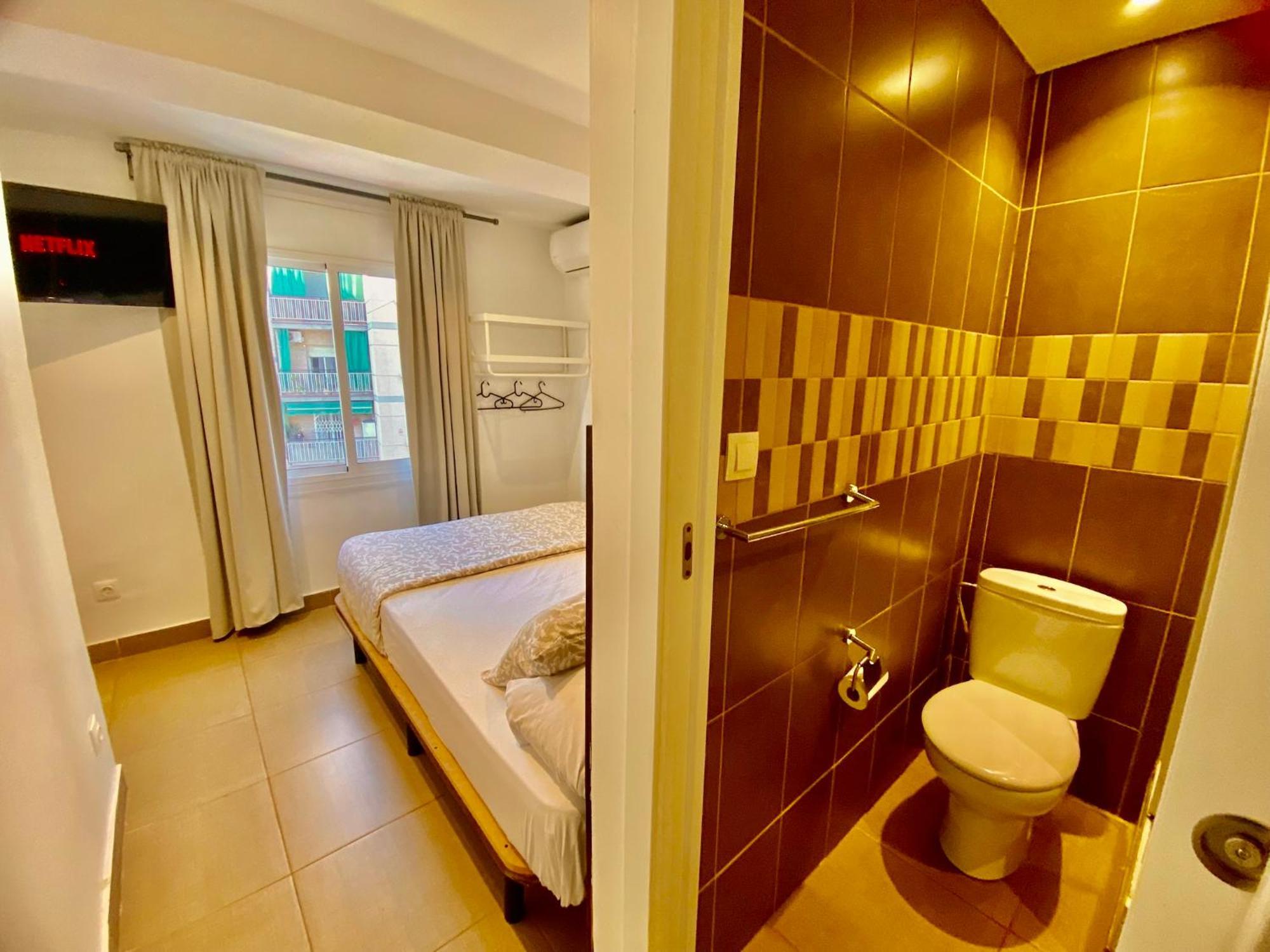 Suites Nuevas Con Bano Privado Frente Al Metro St Mwc Barcelona-Fira L'Hospitalet de Llobregat Eksteriør billede