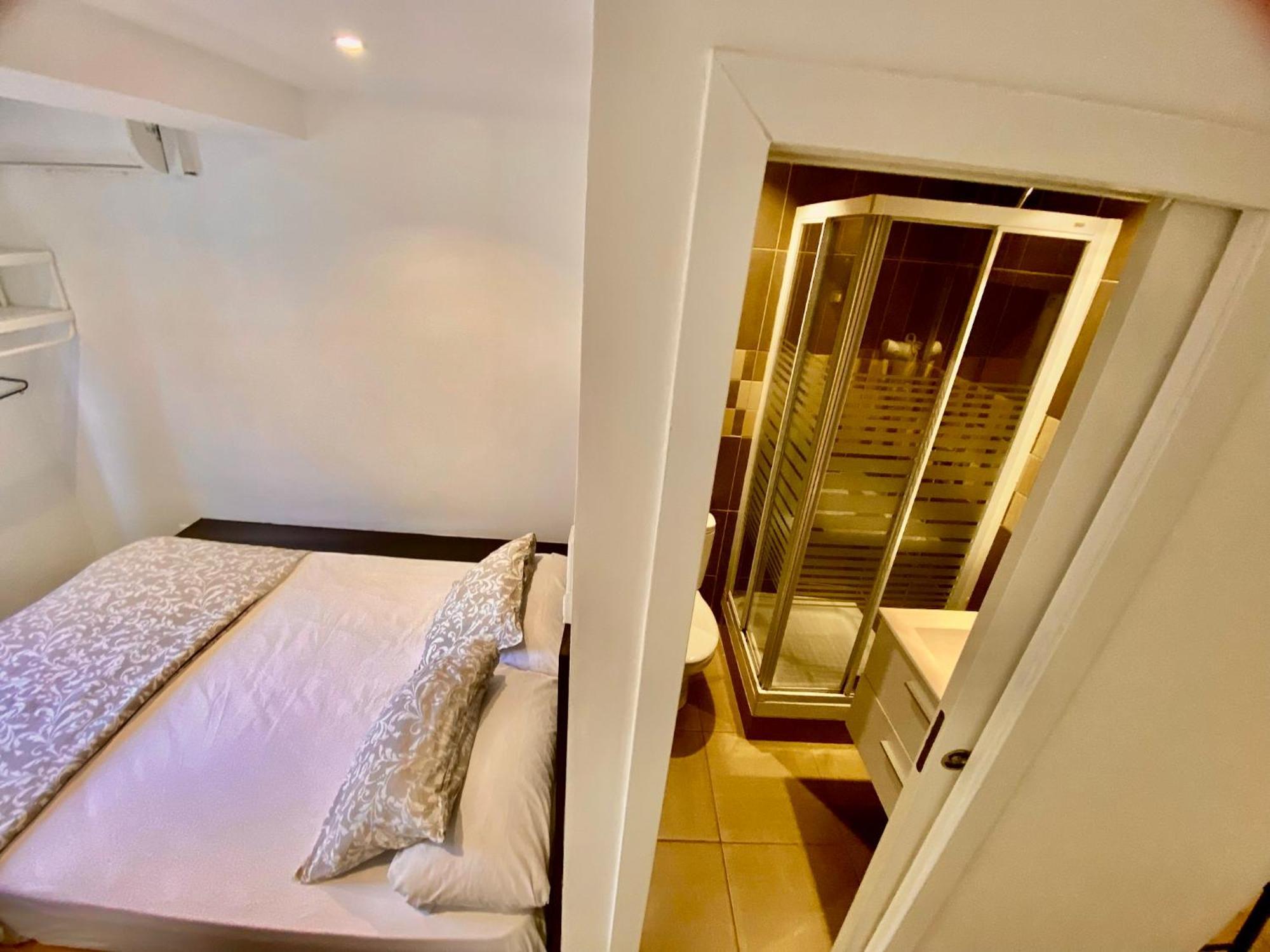 Suites Nuevas Con Bano Privado Frente Al Metro St Mwc Barcelona-Fira L'Hospitalet de Llobregat Eksteriør billede