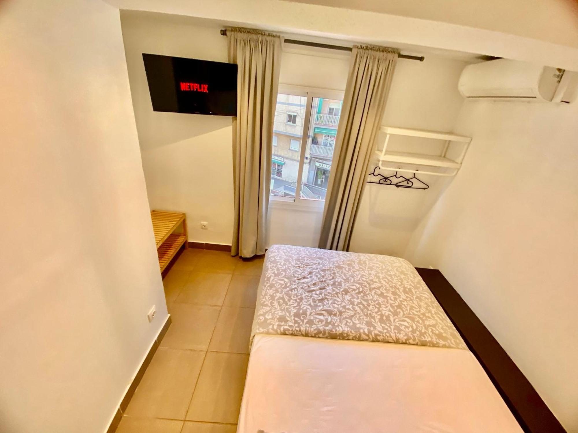 Suites Nuevas Con Bano Privado Frente Al Metro St Mwc Barcelona-Fira L'Hospitalet de Llobregat Eksteriør billede