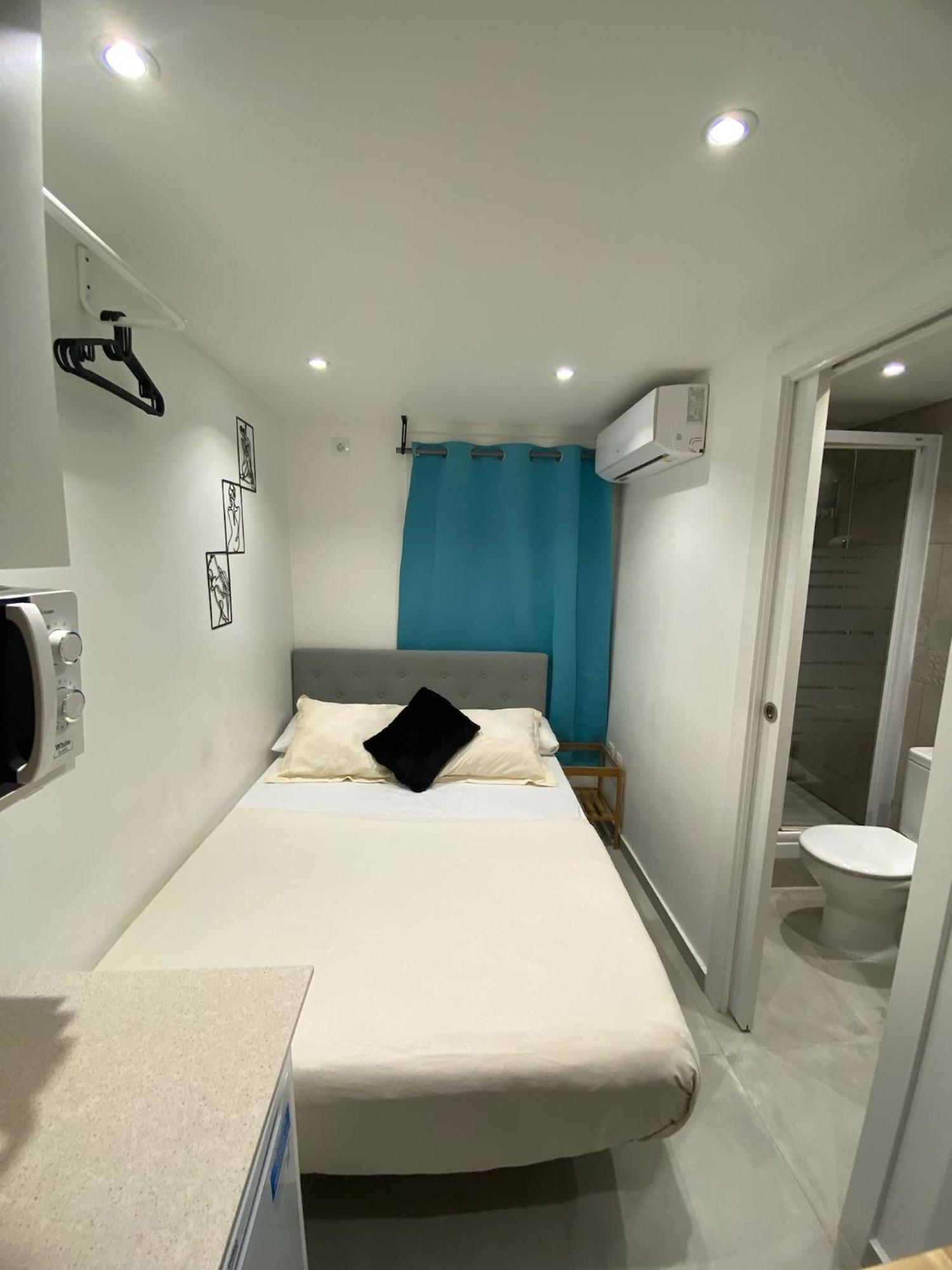 Suites Nuevas Con Bano Privado Frente Al Metro St Mwc Barcelona-Fira L'Hospitalet de Llobregat Eksteriør billede