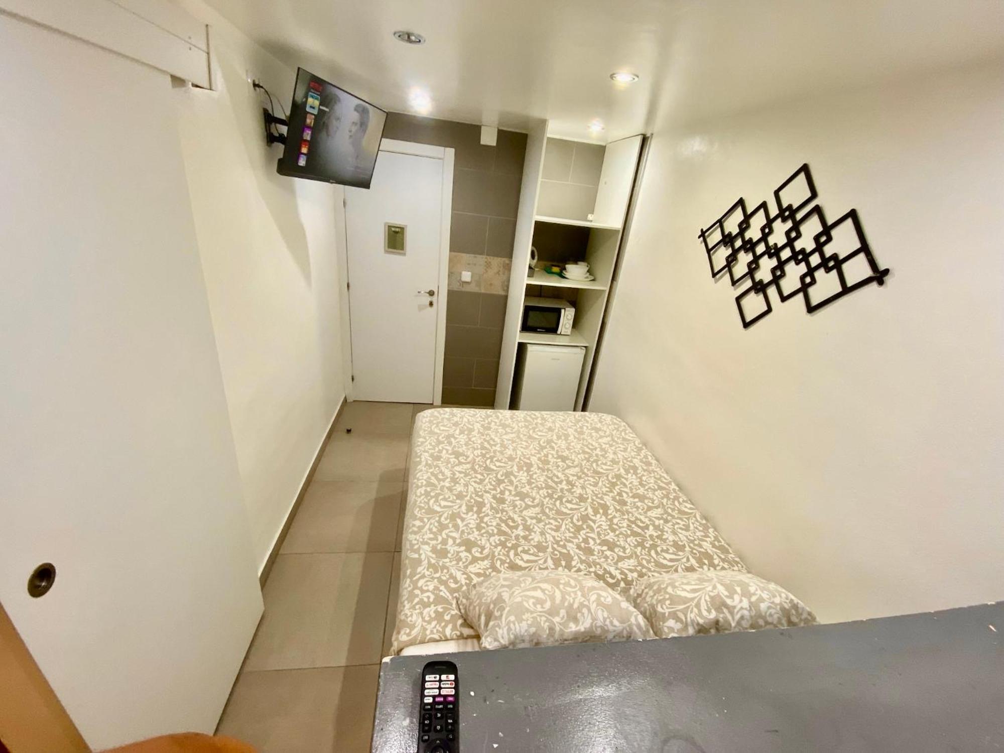 Suites Nuevas Con Bano Privado Frente Al Metro St Mwc Barcelona-Fira L'Hospitalet de Llobregat Eksteriør billede
