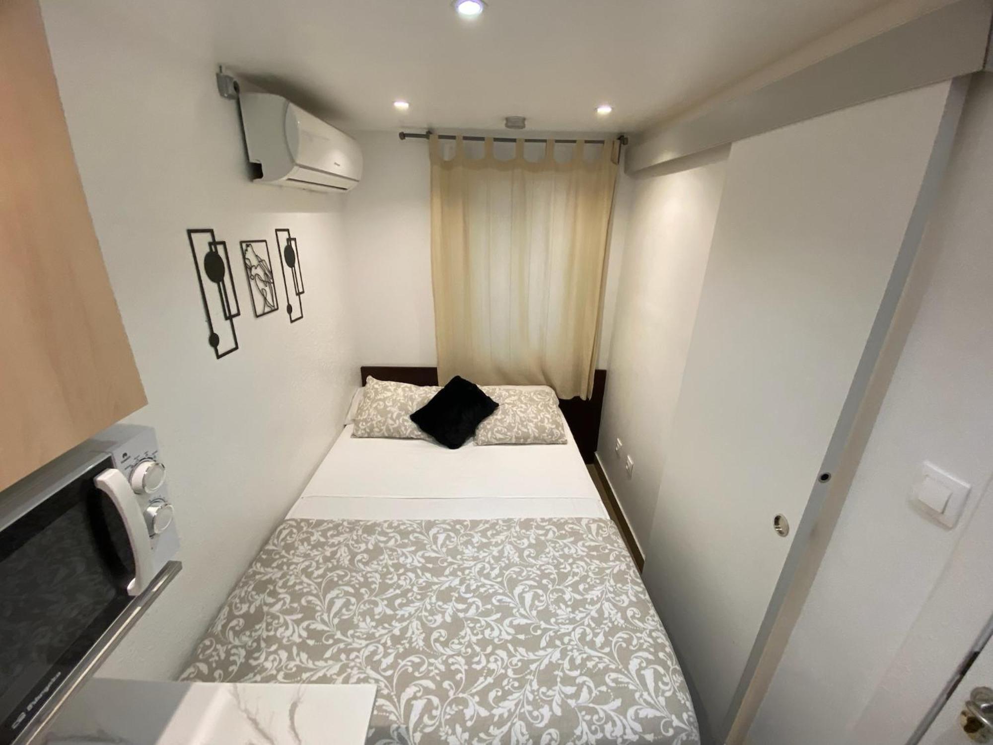 Suites Nuevas Con Bano Privado Frente Al Metro St Mwc Barcelona-Fira L'Hospitalet de Llobregat Eksteriør billede