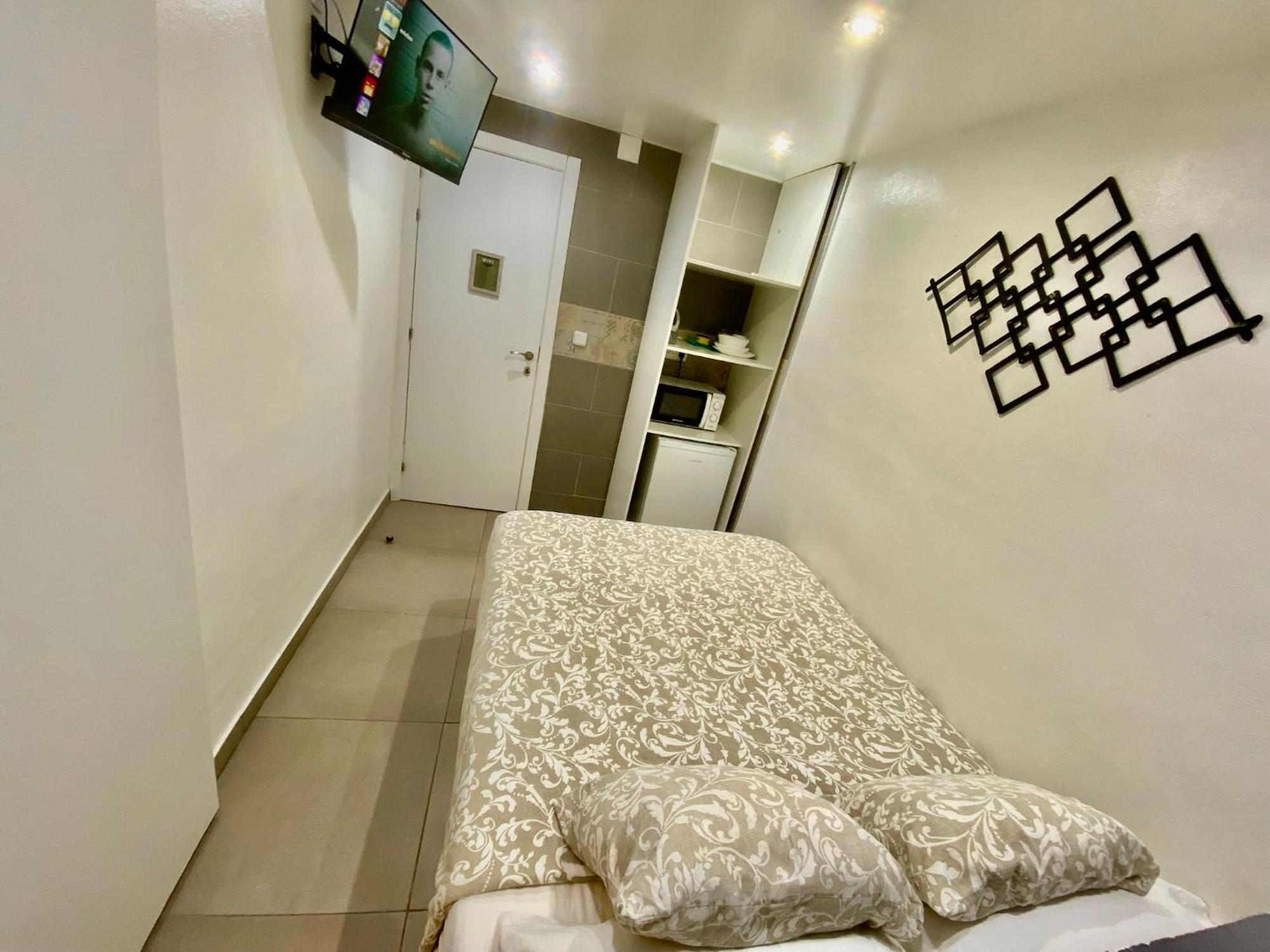 Suites Nuevas Con Bano Privado Frente Al Metro St Mwc Barcelona-Fira L'Hospitalet de Llobregat Eksteriør billede