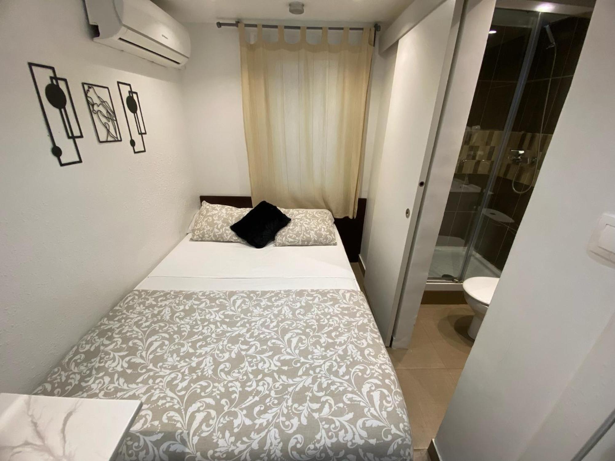 Suites Nuevas Con Bano Privado Frente Al Metro St Mwc Barcelona-Fira L'Hospitalet de Llobregat Eksteriør billede