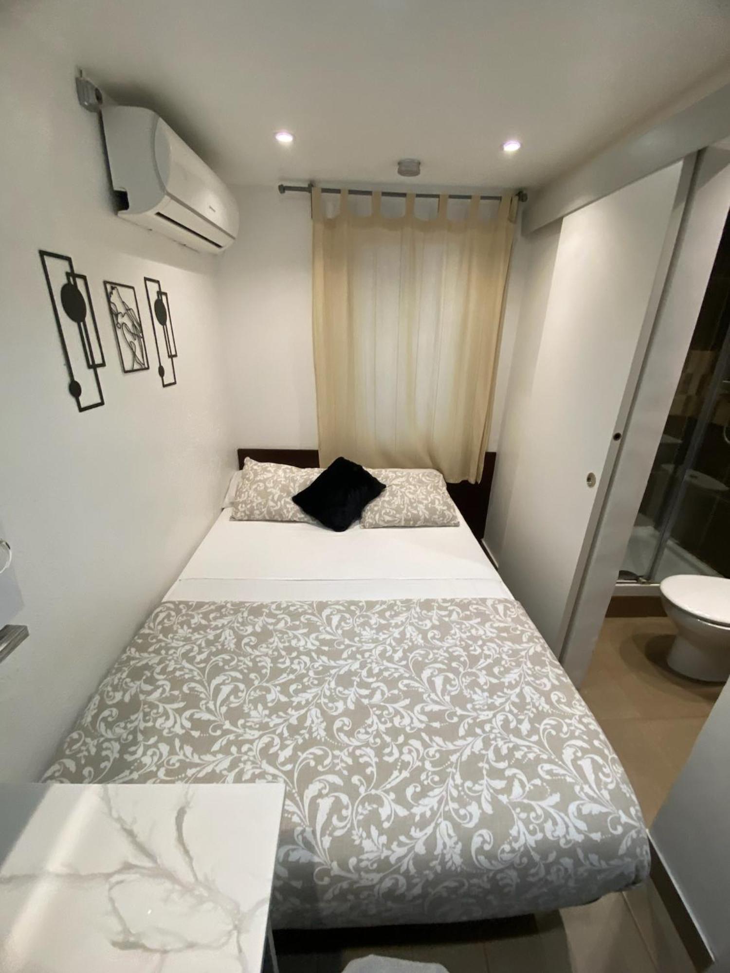 Suites Nuevas Con Bano Privado Frente Al Metro St Mwc Barcelona-Fira L'Hospitalet de Llobregat Eksteriør billede